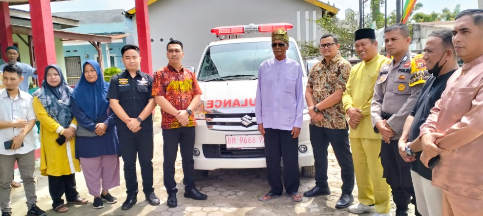 Pemdes Lalang Kabung Serahkan Ambulans Baru untuk Masyarakat, Disaksikan Kasi Datun Kejari Pelalawan