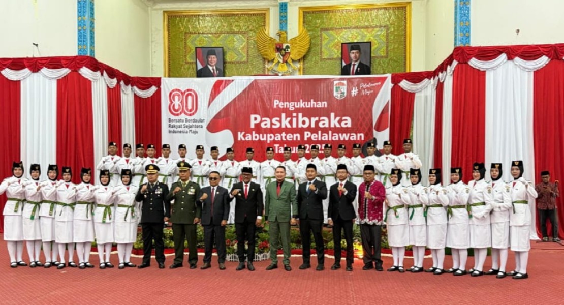 Putra-Putri Terbaik Daerah, 35 Paskibraka Pelalawan Dikukuhkan Bupati H Zukri SM MM