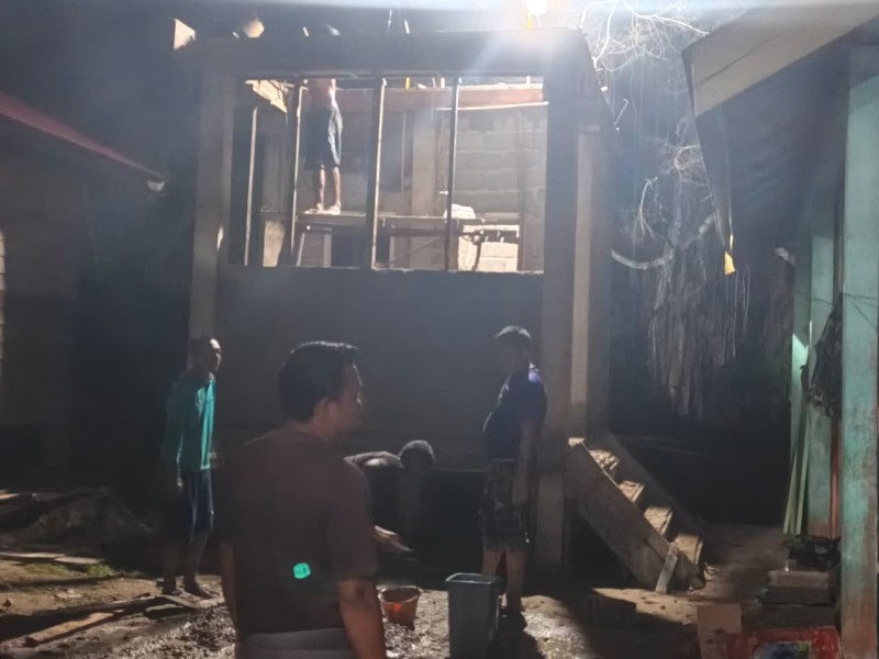 Semangat Gotong Royong Menerobos Malam, Pembangunan MCK Dusun 1 Terus Dipacu