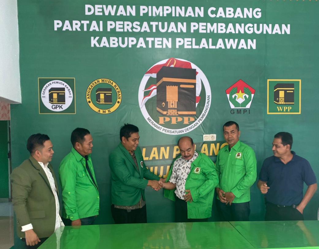 Ketua Ikatan Keluarga Minang Pelalawan Daftarkan Diri Bacaleg Riau di DPC PPP Pelalawan