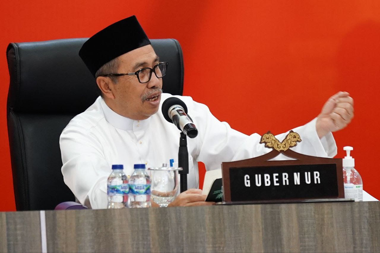 Tindak Lanjuti Arahan Presiden, Gubri Rapat Pengendalian Inflasi di Riau