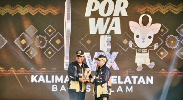 PWI Anugerahi Gubernur Paman Birin Penghargaan Kepala Daerah, Ini Kata Hendry Ch Bangun