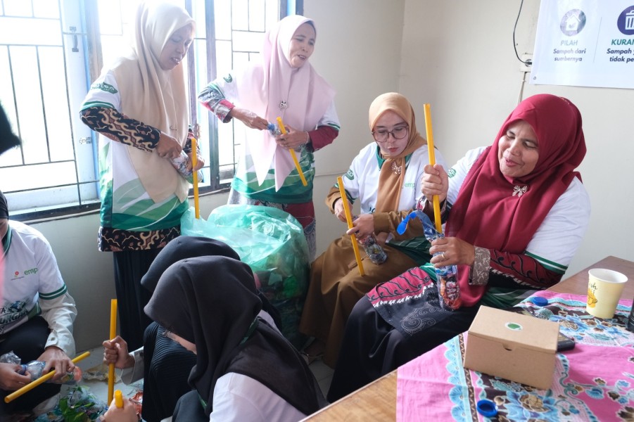 Ubah Sampah Jadi Cuan! EMP Bentu Ajak Warga Langgam Kelola Limbah dari Rumah