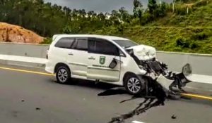 Mobil Plat Merah Terlibat Tabrakan di Tol Permai