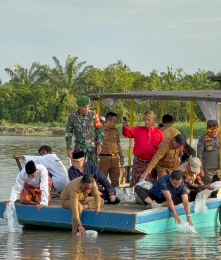 Menabur Benih, Menumbuhkan Harapan di Sungai Kerinci