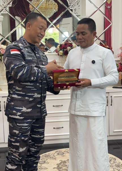 Bupati H Zukri Sambut Kunjungan Komandan Lanal Dumai di Rumah Dinas