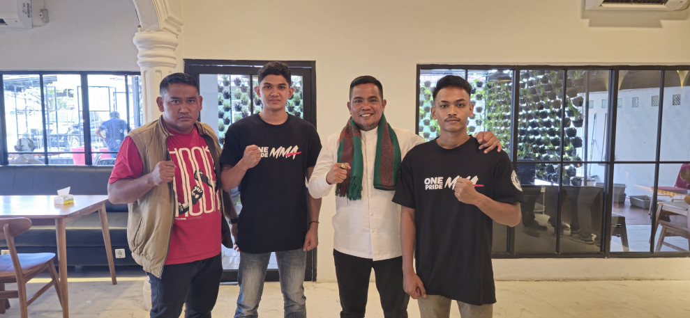 Lepas Dua Atlit IBCA MMA Pelalawan di PON XXI, Bupati H Zukri Doakan Dalam Meraih Prestasi