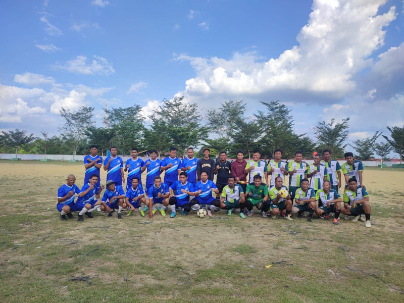 Sambut Ramadhan 1445 H, Warga Desa Makmur Gelar Turnamen Sepak Bola U-40