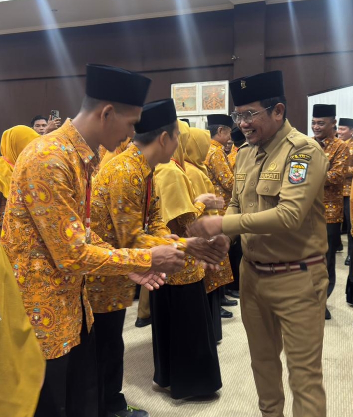 Bupati Zukri Kukuhkan Pengurus AGPAII Pelalawan, Tegaskan Guru Agama Jadi Benteng Moral Generasi Emas