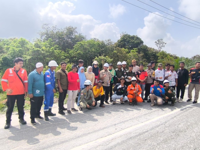 Camat Langgam Pimpin Gotong Royong Sambut HUT RI ke-80