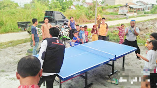 Guna Menunjang Sarana Olahrga Warga, Ketua PKS Kabupaten Pelalawan H Abdullah Serahkan 1 Set Meja Tenis