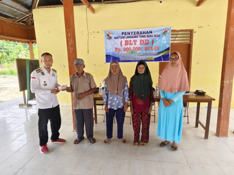 Pemerintah Desa Silikuan Hulu Salurkan BLT Dana Desa Tahap II Kepada 20 Keluarga Penerima Manfaat