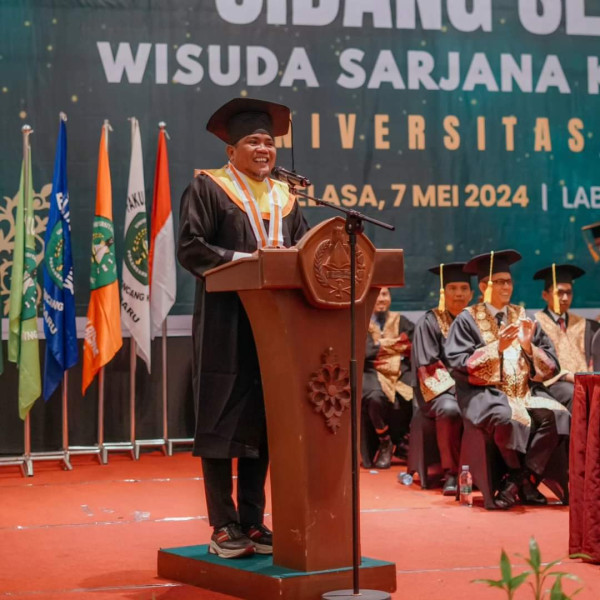 Wisuda Unilak, Bupati Zukri Sampaikan Pentingnya Soft Skill Untuk Meraih Kesuksesan