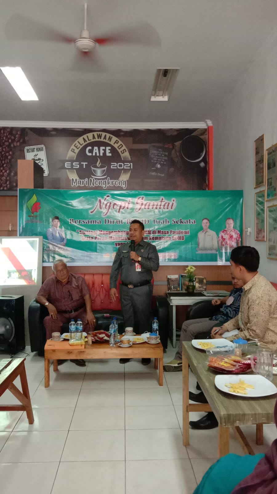 Melalui Ngopi Santai Bersama, Mahasiswa Pelalawan Kritik BUMD Tuah Sekata