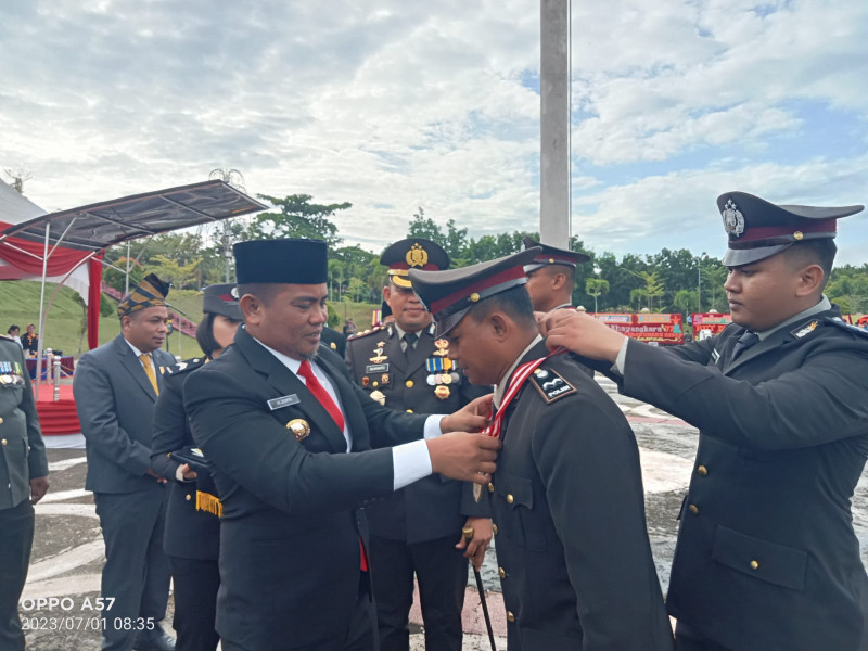 Aipda Rudi Salam Terima Penghargaan Bhabinkamtibmas Terbaik Pelalawan, Ini Harapan Bupati H Zukri