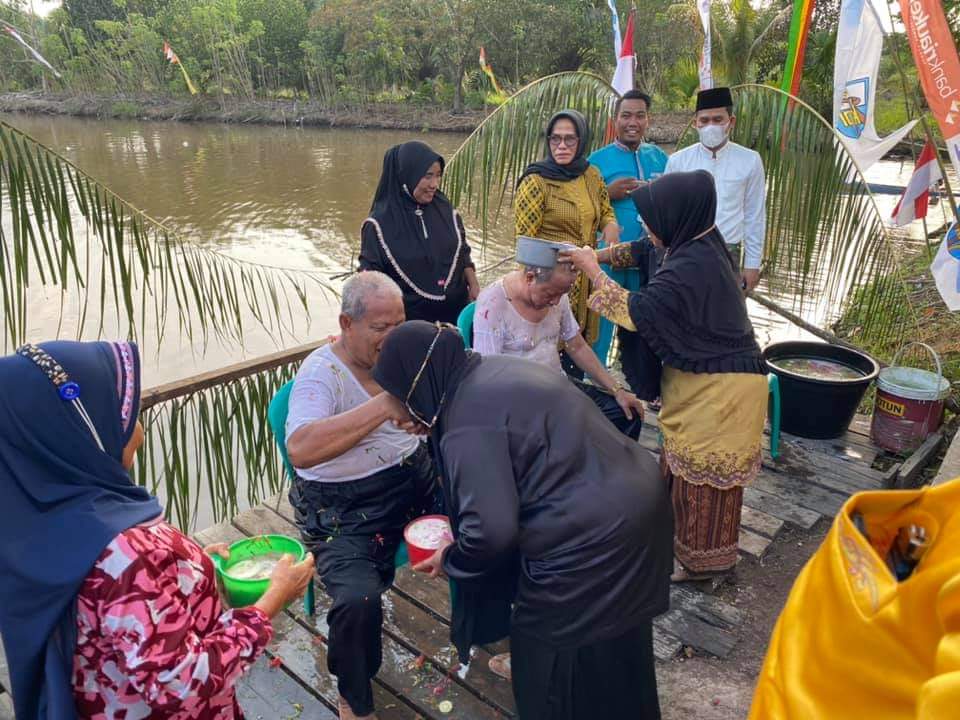 Sambut Ramadhan, Masyarakat Pelalawan Lestarikan Tradisi Mandi Balimau