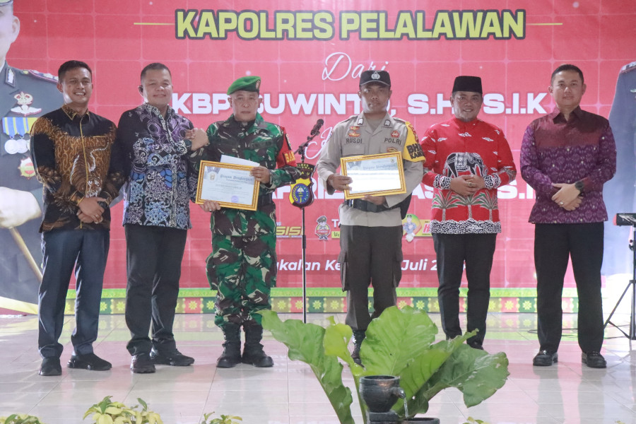 Suasana Haru dan Sukacita Dalam Pisah Sambut AKBP Suwinto dan Kapolres Pelalawan yang Baru AKBP Afrizal Asri