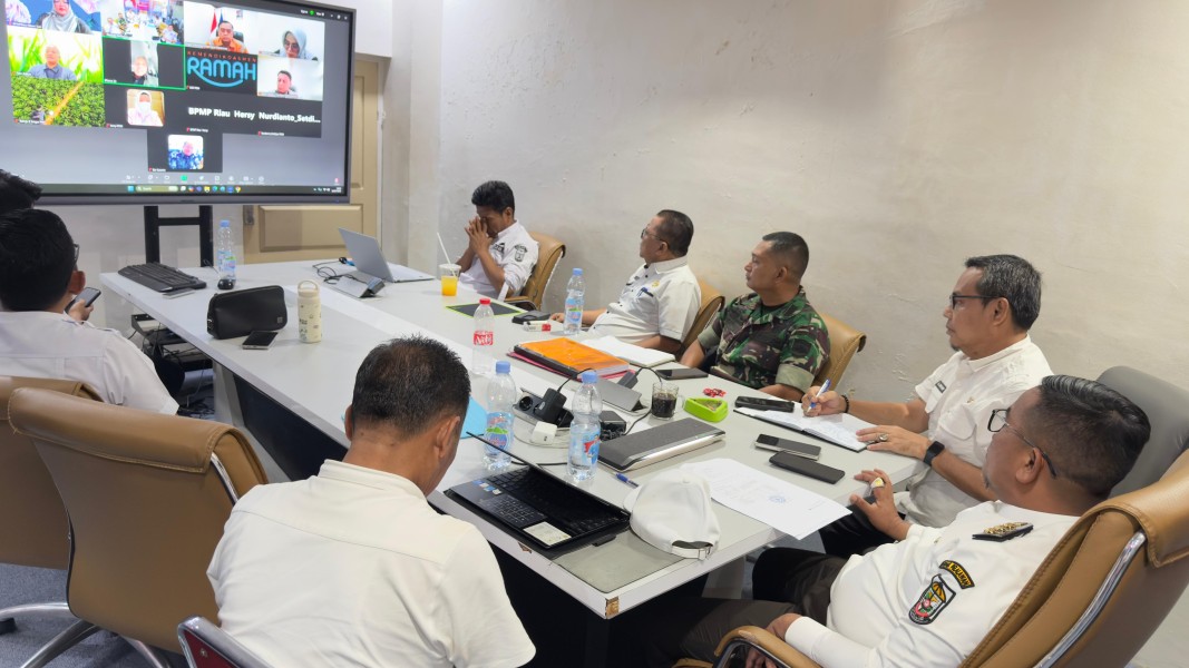 Zoom Meeting Bersama Satgas PKH, Bupati H Zurki SM Sampaikan Anak-anak di TNTN Tetap Bisa Sekolah