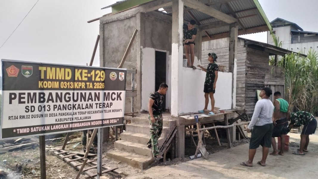 Hadirkan Fasilitas Kesehatan , Pembangunan MCK SD 013 Pangkalan Terap Segera Rampung