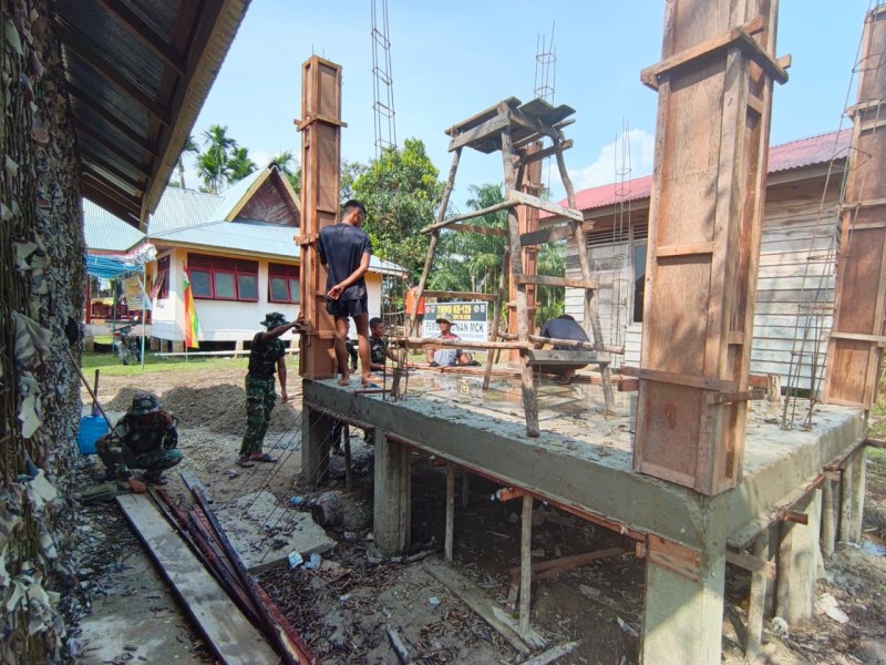 Kades Pangkalan Terap Puji Langkah Cepat Satgas TMMD Ke-129 Hadirkan Sarana MCK Modern Bagi Warga