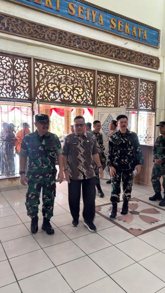 Sekda Pelalawan Terima Kunjungan Tim Penyuluhan Karhutla Mabes TNI AD