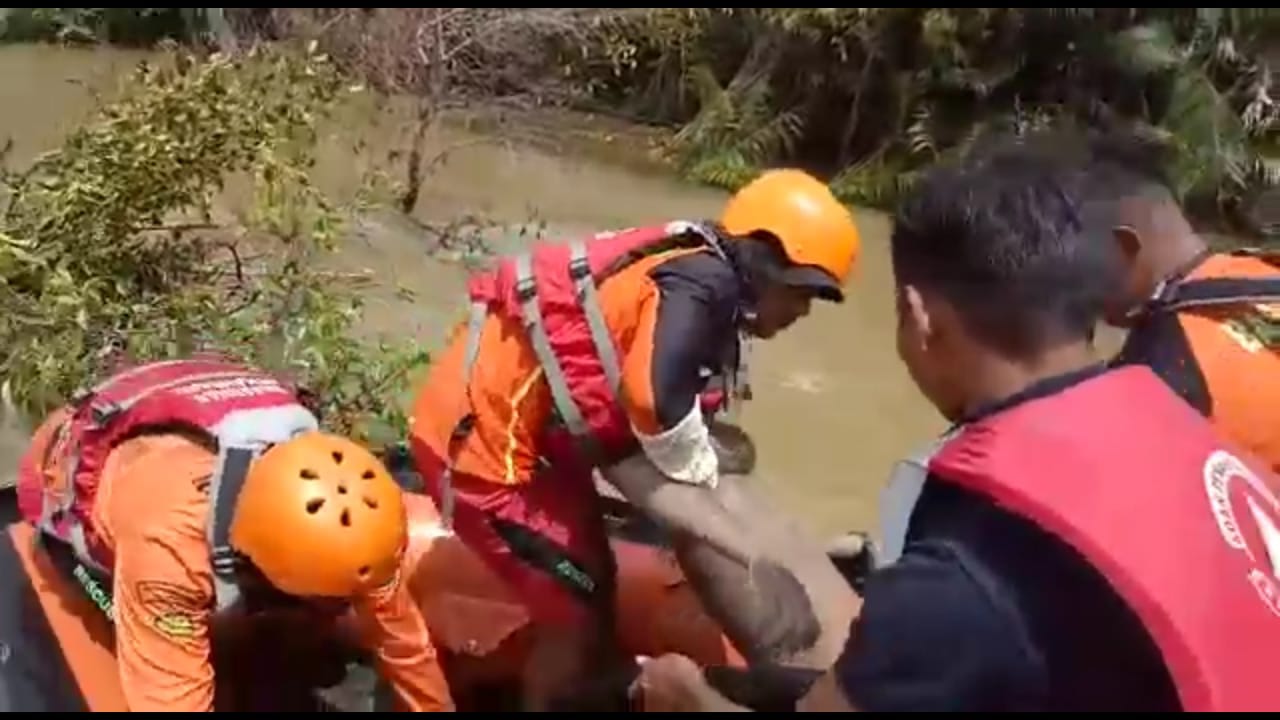 Siswa Tenggelam di Sungai Lubuk Kembang Bunga Ditemukan Mengapung