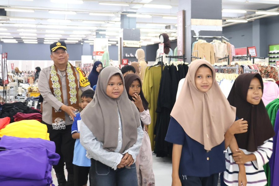 Polres Pelalawan dan Baznas Ajak 150 Anak Yatim Belanja Gratis di Ramayana Pangkalan Kerinci
