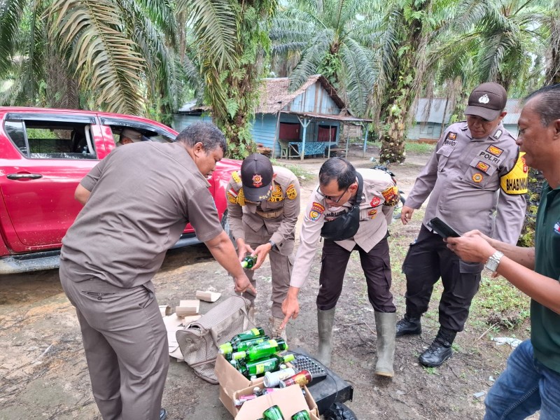 Polres Pelalawan Gelar Operasi Pekat di Lokalisasi Sawitan, Tertibkan 9 Kafe Ilegal