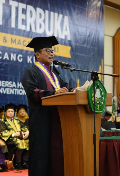 Bupati Zukri Resmi Sandang Gelar Magister Manajemen dari Universitas Lancang Kuning