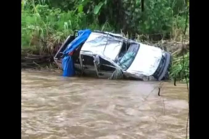 Mobil Terseret Arus Sungai, Delapan Pemudik Asal Riau Tewas