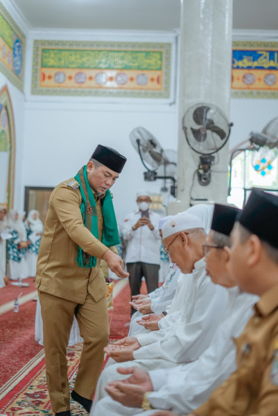 Bupati H. Zukri Lepas 336 Orang Jemaah Calon Haji Asal Kabupaten Pelalawan
