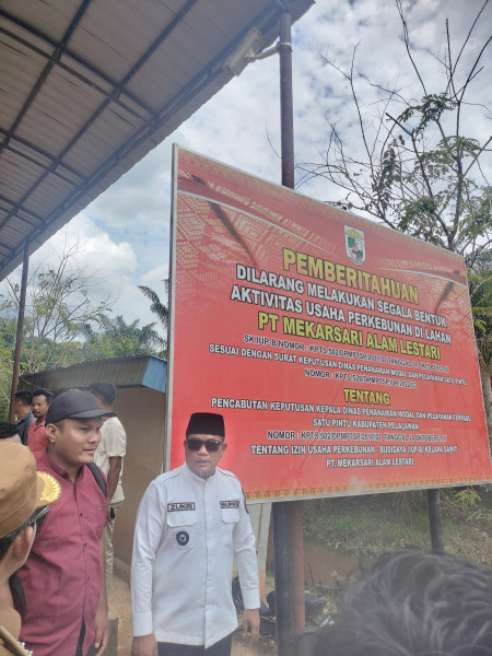 Membandel, Tim GTRA di Pimpin Bupati H. Zukri Segel Lahan PT. MAL