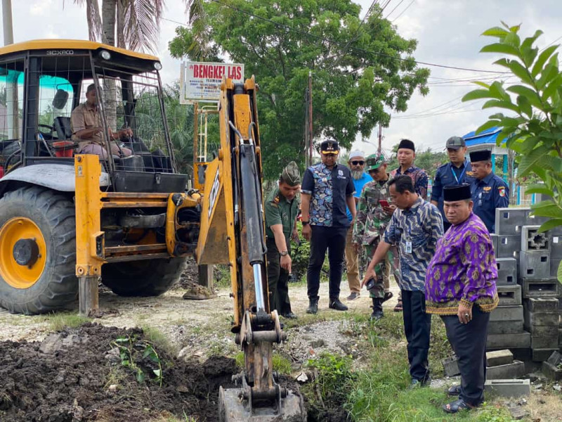 Alat Berat Pemko Pekanbaru Lakukan Normalisasi Dua Kelurahan, ini Kata Camat Kulim dan Ketua KNPI