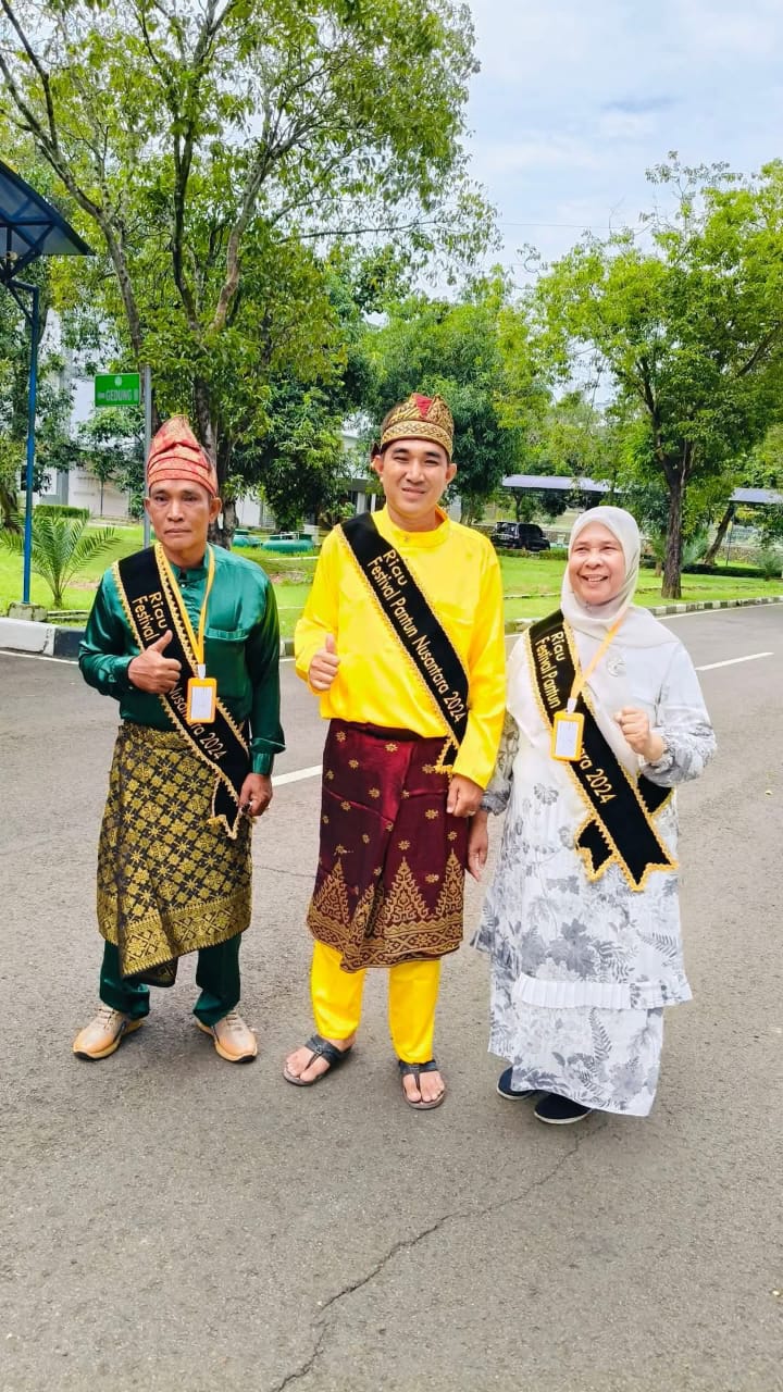 Rahmat Pantun Mengikuti Lomba Festival Pantun Nusantara di Jakarta