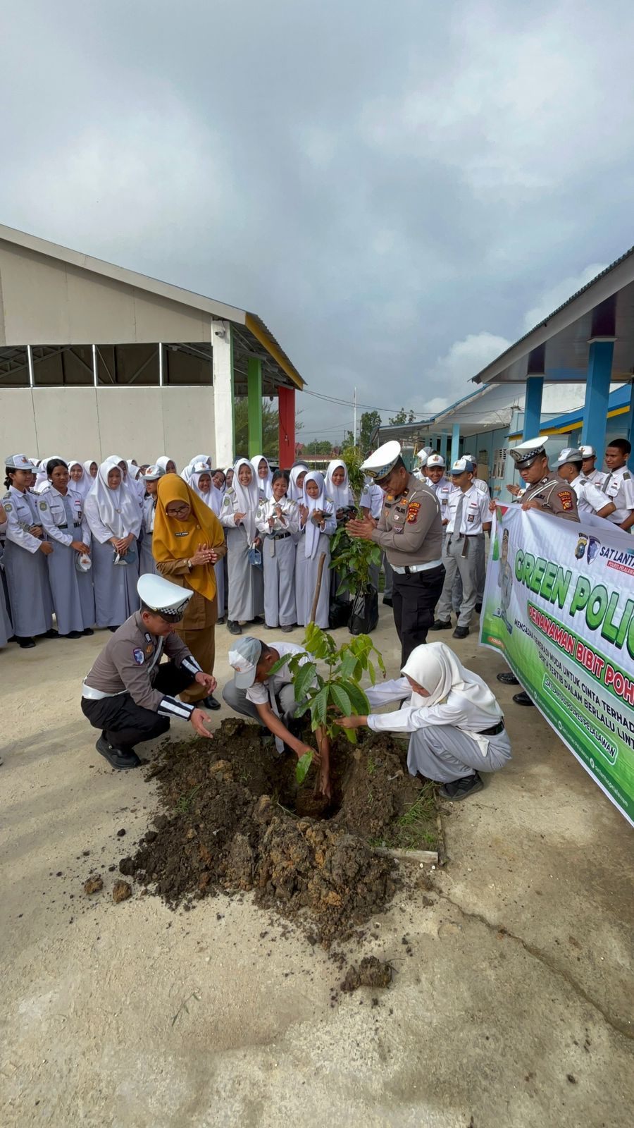 Melalui Police Go To School, Satlantas Polres Pelalawan Sosialisasikan Green Policing di SMAN Bernas