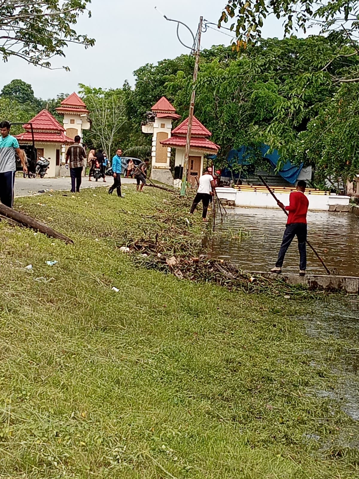 Persiapan Mandi Balimau Sultan, Warga Kelurahan Pelalawan Gelar Gotong Royong