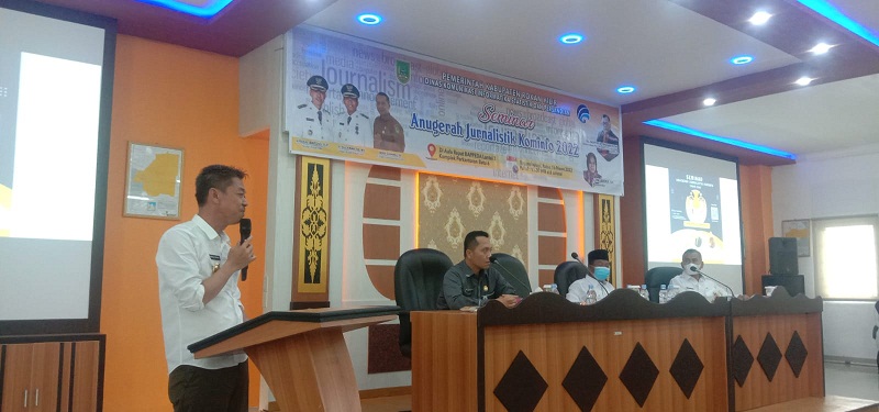 Kominfo Rohil Taja Seminar Anugrah Jurnalistik Tahun 2022