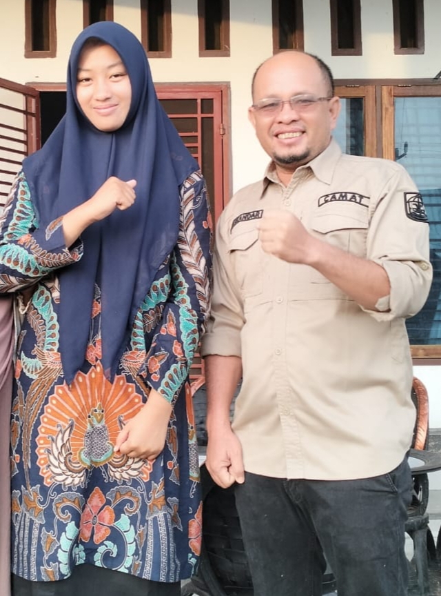 Camat Langgam Lepas Keberangkatan Juliana Ariska sebagai Calon Paskibraka Provinsi Riau
