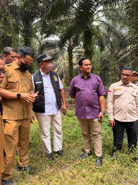 Warga Dua Desa di Siak Berjuang Pertahankan Tanah Leluhur yang Dikuasai PTPN IV, Komisi II DPRD Siak Turun ke Lokasi