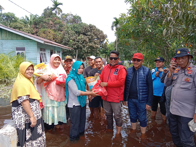 Warga Desa Ransang Apresiasi Langka Cepat Bupati H. Zukri Tinjau Korban Banjir Dan Dengarkan Keluhan