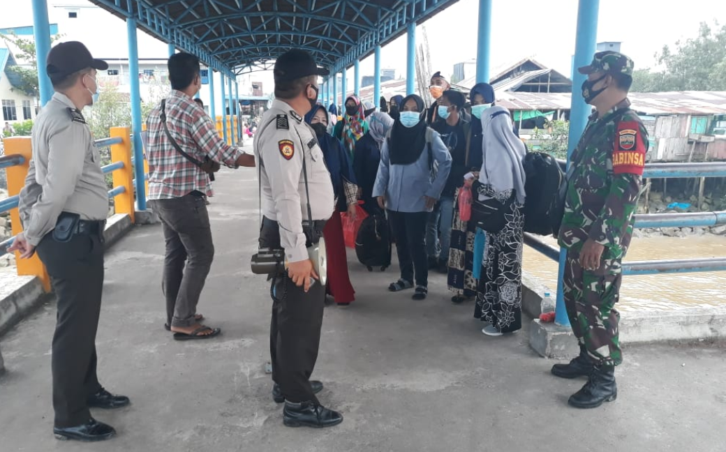 Polsek Kuala Kampar Pantau Penerapan Prokes di Pos PPKM Pelabuhan