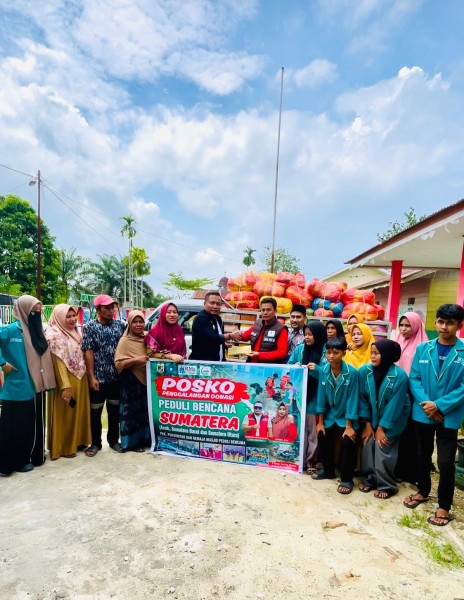 Warga Desa Sering Galang Donasi, Dua Pickup Pakaian dan Rp 8 Juta Disalurkan ke Baznas Pelalawan