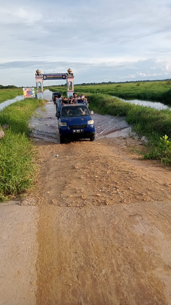 Lebaran Kelima Idul Fitri, Jalan Penghubung Desa Rantau Baru Putus Total