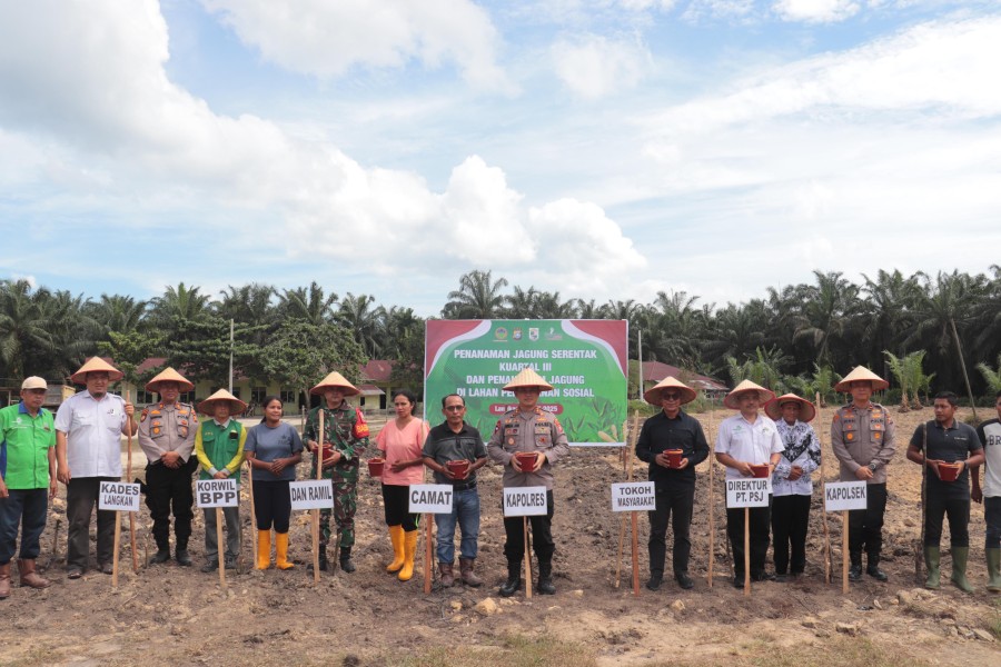 Polres Pelalawan dan Masyarakat Melakukan Penanaman Jagung, Langkah Konkret Menuju Swasembada Pangan