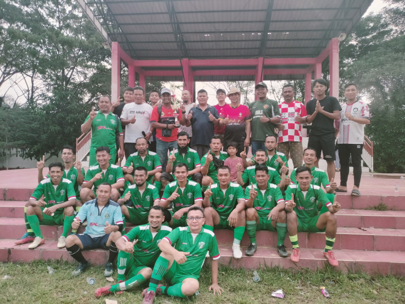 Final Turnamen Sepak Bola U-40 Desa Makmur, BK Fc Didapuk Sebagai Juara 1