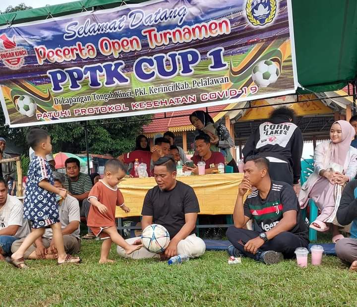 Bupati Pelalawan Saksikan Laga Babak Penyisihan Tournamen PPTK Cup I Tahun 2022