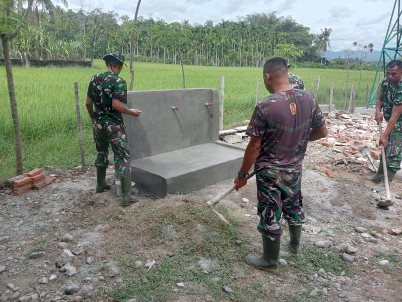 TMMD ke-129 Kodim 0102/Pidie Rampungkan MCK di Lhok Panah