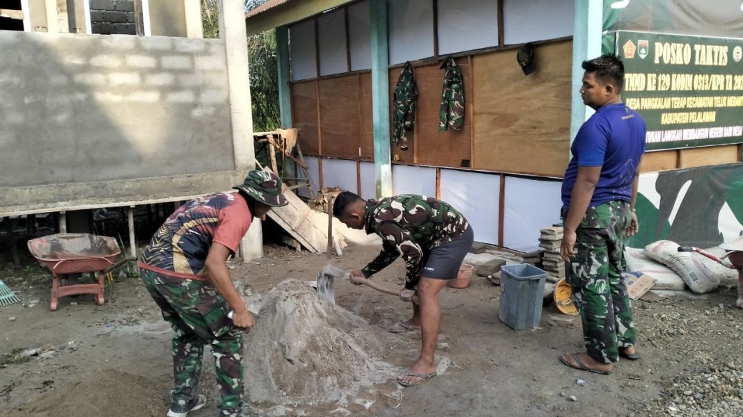 Pembangunan MCK Dusun 1 TMMD ke-129 Kodim 0313/KPR Capai Progres 87 Persen, Masuki Tahap Pemasangan Keramik