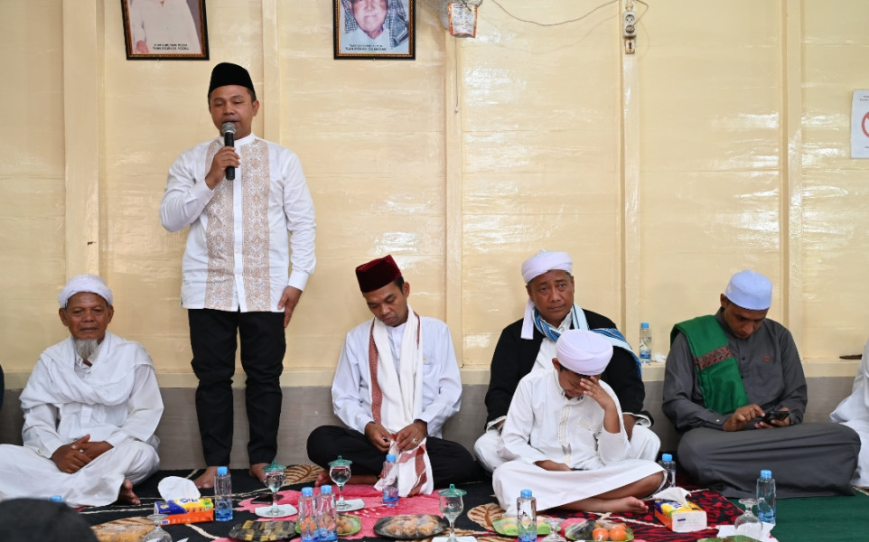 Berziarah ke Makam Syekh Rozali, UAS Yakin Kepemimpinan Wahid Mampu Merawat Tradisi Spiritual 