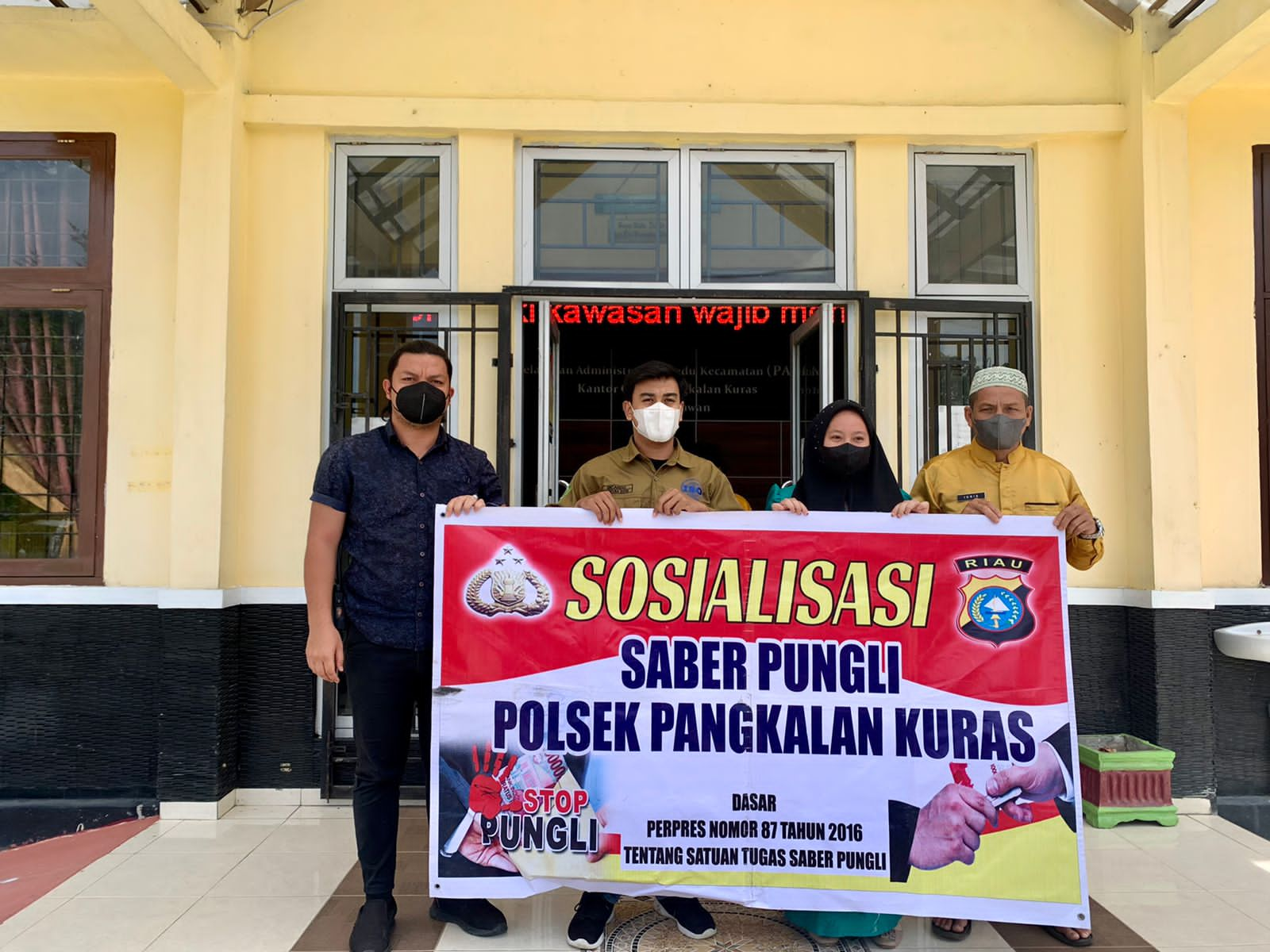 Cegah Pungutan Liar, IPM-KPK Bersama Polsek Pangkalan Kuras Laksanakan Sosialisasi Saber Pungli